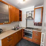 Victus Stylish Apartment With Underground Parking By Noclegi Renters דירה