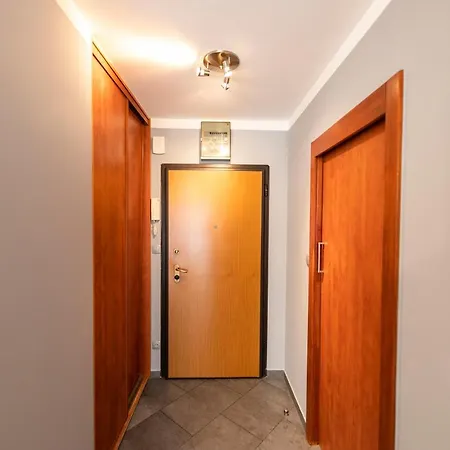 Victus Stylish With Underground Parking By Renters Appartement